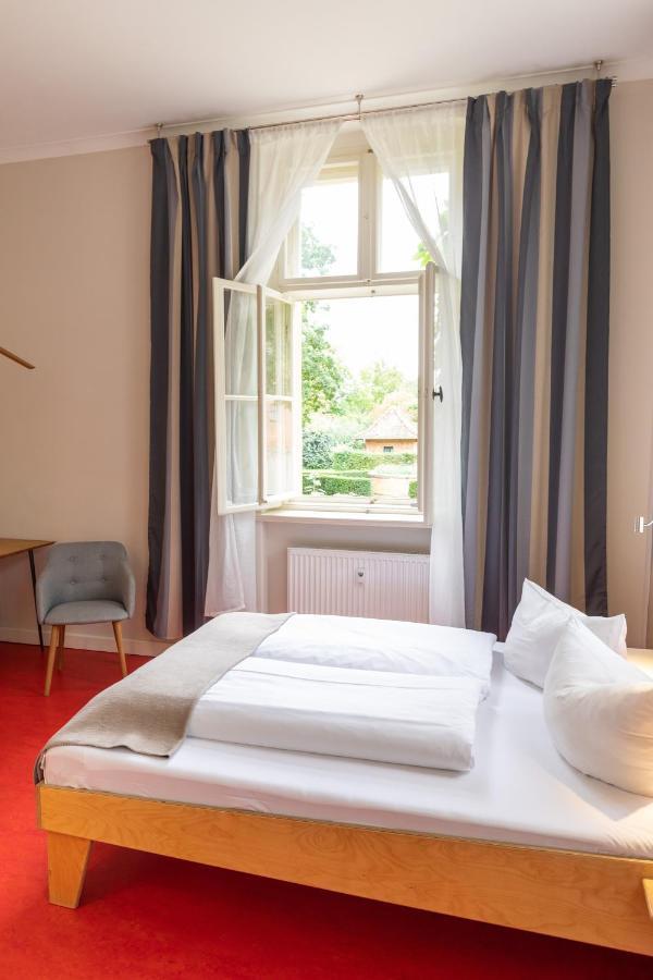 ホテル Kavaliershaus Krumke - Gaestehaus Im Schlosspark - Schluesselbox - Kein Tv エクステリア 写真